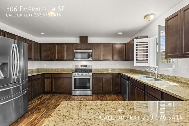 Building Photo - 506 Emerald Ln SE