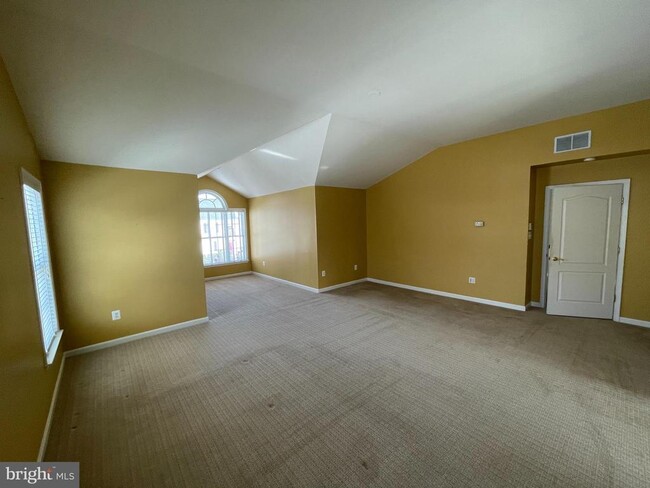 Building Photo - 21330 Meadow Field Ct