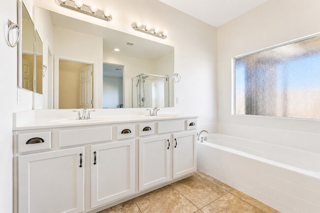 Building Photo - 4780 Lorenzo Way
