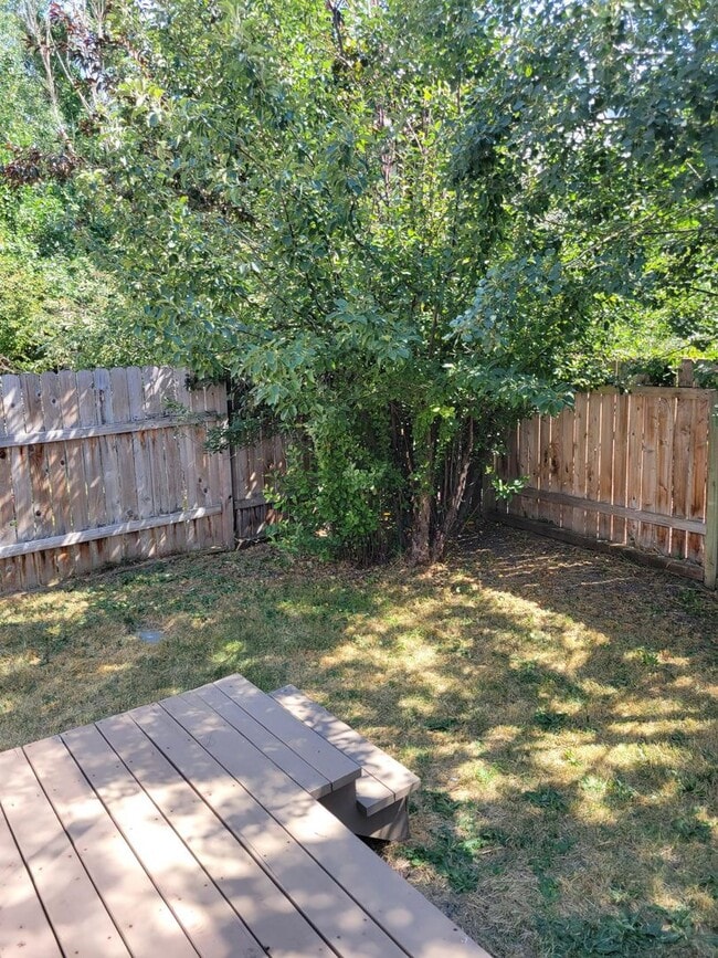 Building Photo - Newly remodeled 2 Bed, 2 Bath Duplex with ...