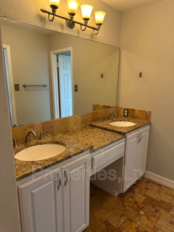 Building Photo - 8573 Echo Creek Ln