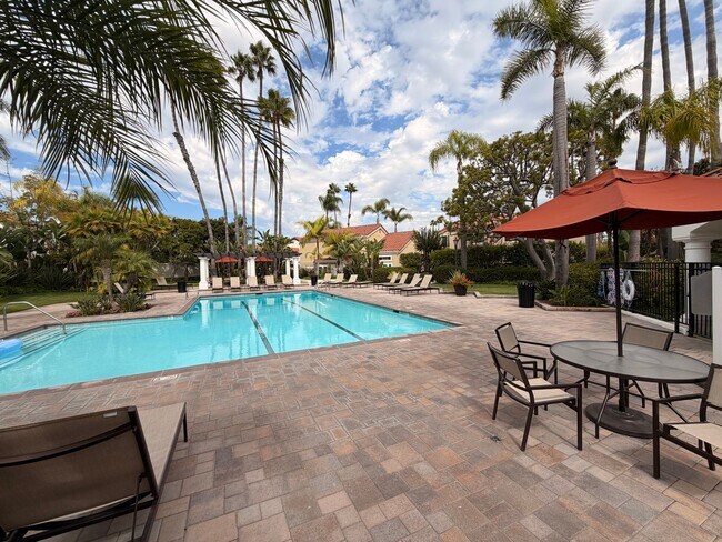 Building Photo - Beautiful 3 Bedroom, 2.5 Bathroom Newport ...
