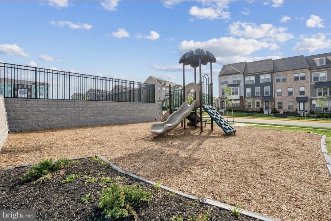 Building Photo - 1059 Inferno Ter SE