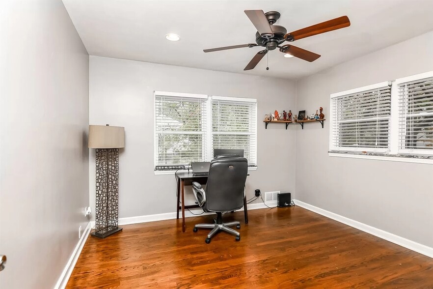 Building Photo - 2480 Cascade Rd SW