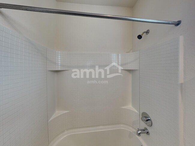 Building Photo - 2733 Wolfcreek