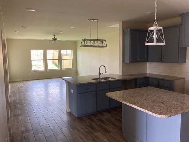 Building Photo - 5007 White Rose Dr