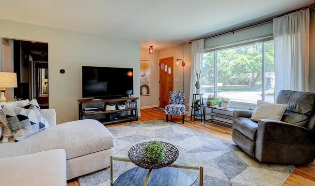 Building Photo - 1441 Lewison Ave NE