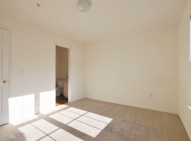 Building Photo - 146-K University Village