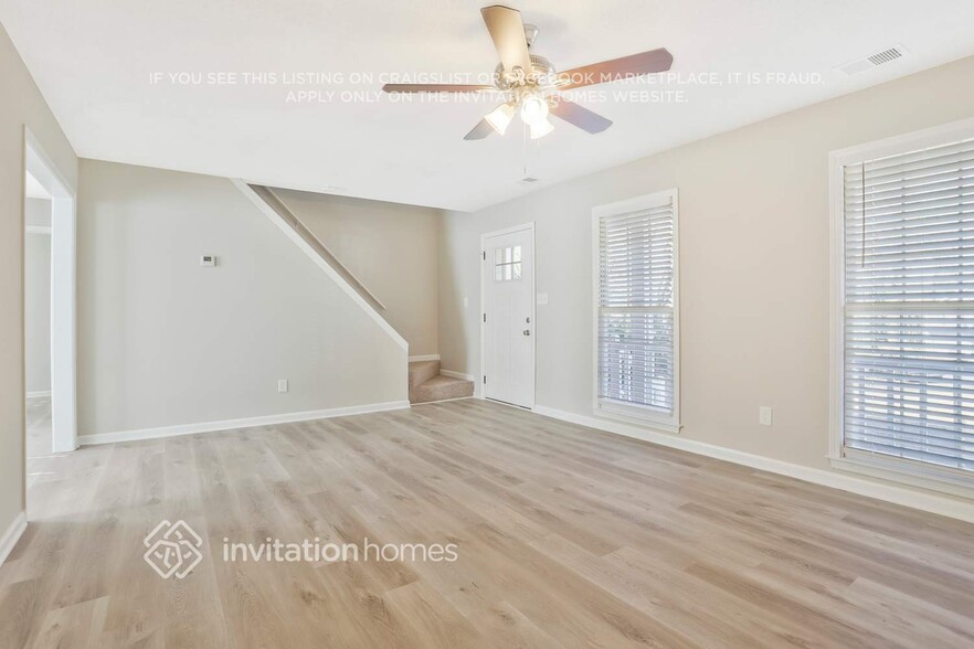 Building Photo - 526 Sumer Ln N