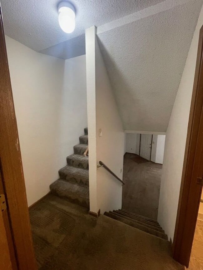 Building Photo - 3 Bedroom Townhome Close to College Avenue