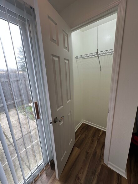 Building Photo - 2359 Obetz Dr