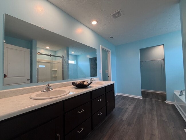 Building Photo - 4266 Tingle Dr
