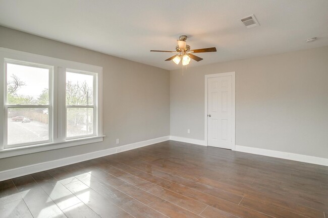 Building Photo - Beautifully Remodelled 1922 Home- Duplex- Upstairs Unit-  3 Bedroom, 2 Bath- 2 Miles from TCU-  7...