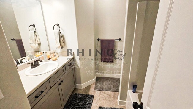 Building Photo - 213 Whitewater Dr