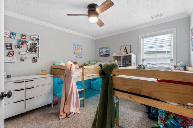 Building Photo - "Charming 3-Bedroom Home with 2 Full Baths...