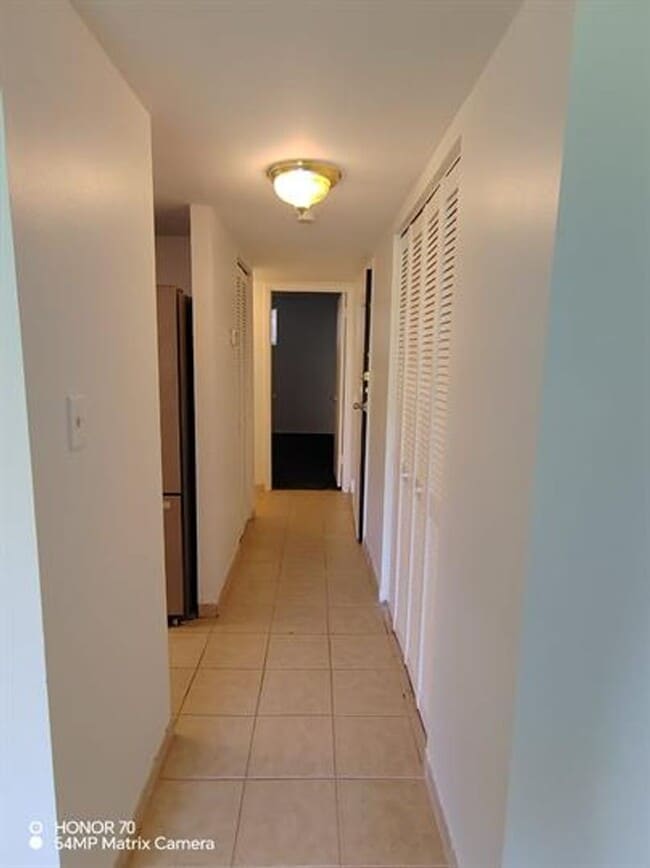 Building Photo - Welcome to Tampa Racquet Club – Where Comfort Meets Convenience!