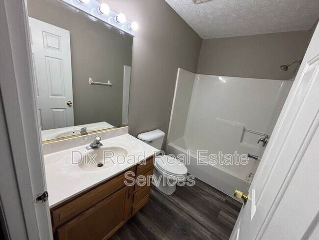 Building Photo - 490 Peyton Dr