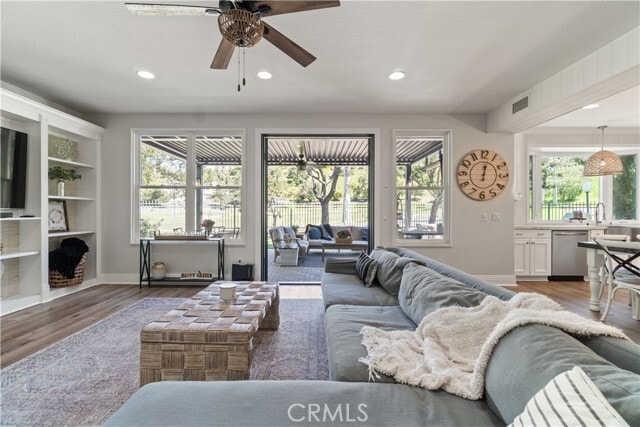 Building Photo - 11 Willowglade