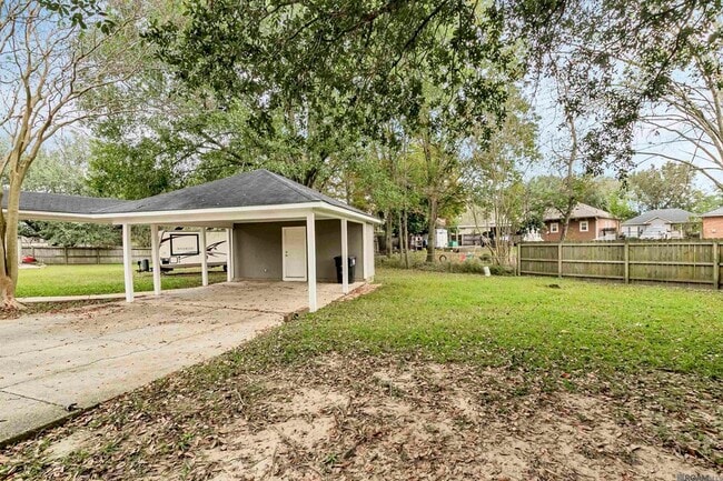 Building Photo - 15146 Cocodrie Ave