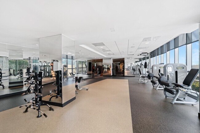 Building Photo - 900 Biscayne Blvd