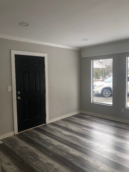 Building Photo - 106 Marine Dr