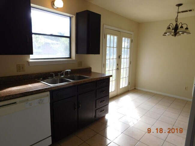 Building Photo - 206 Jason Dr