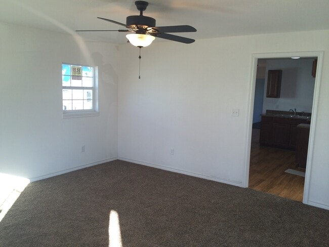 Building Photo - 910 Lane Ave