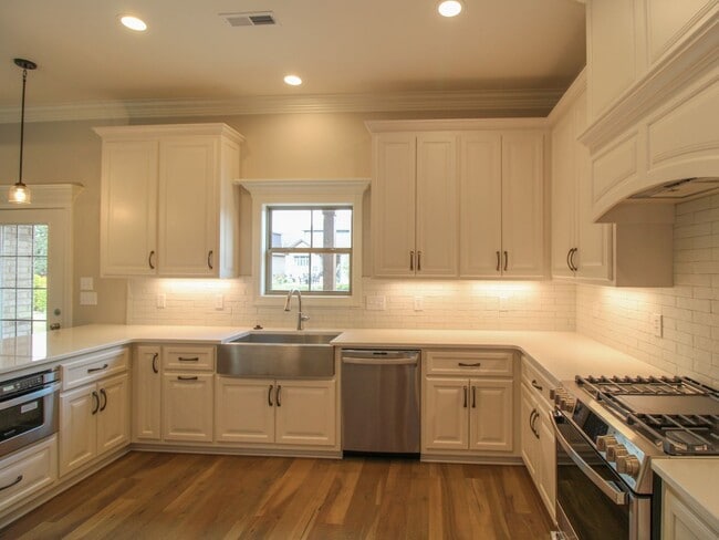 Building Photo - Fabulous Home in Canebrake