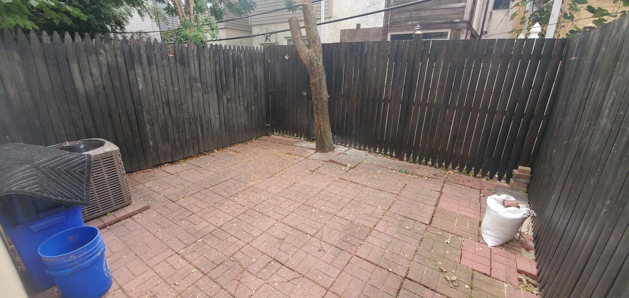 Building Photo - 2110 Saint Albans St