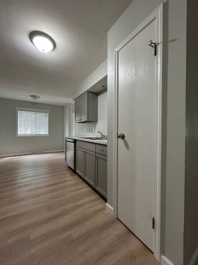 Building Photo - 926/928 Sprucewood Ln