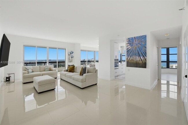 Building Photo - 3500 Mystic Pointe Dr