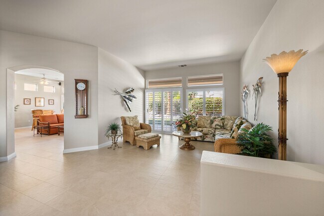 Building Photo - 38537 Fallbrook Ave