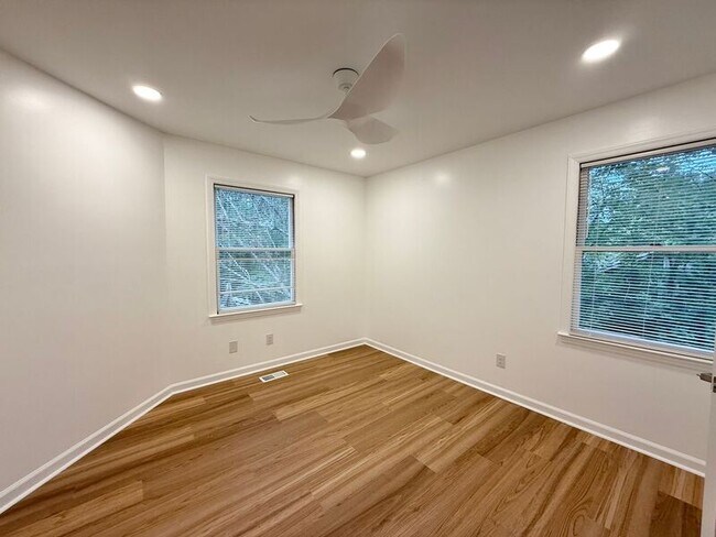 Building Photo - 209 Bramble Ct