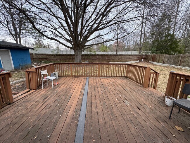 Building Photo - 8027 Country Oaks Rd