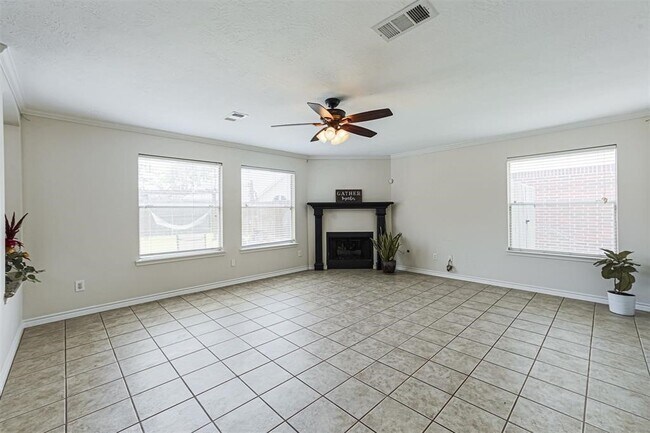 Building Photo - 17106 Summer Hollow Dr