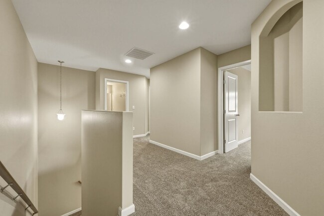 Building Photo - 4 bedrooms 2.5 baths 1826 sq.ft. Olympia School District