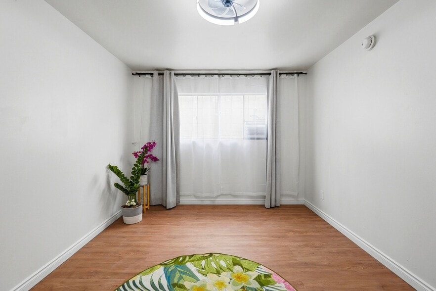 Building Photo - 13050 Dronfield Ave