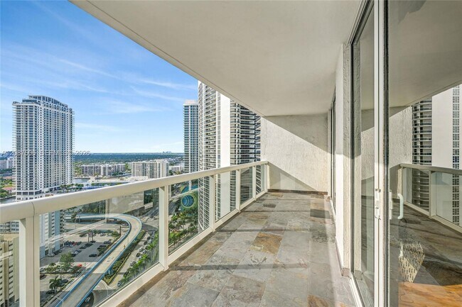 Building Photo - 1850 S Ocean Dr