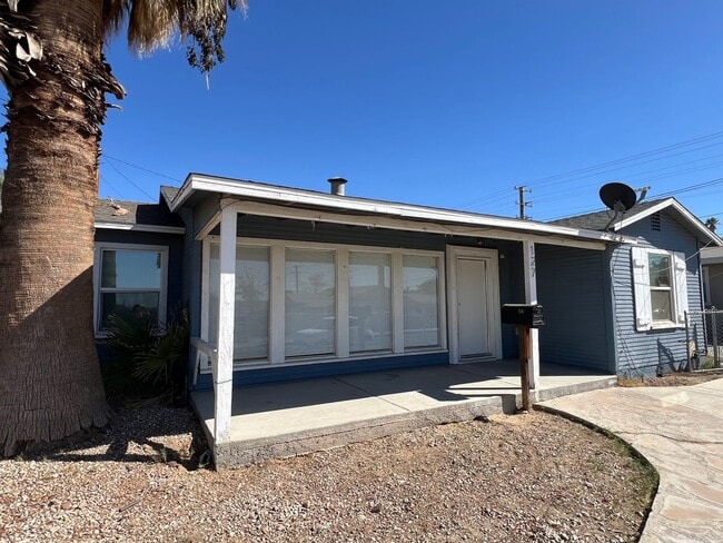 Building Photo - 3 Bedroom 1 bathroom House located near a Schools, Community Park and Public Swimming Pool.