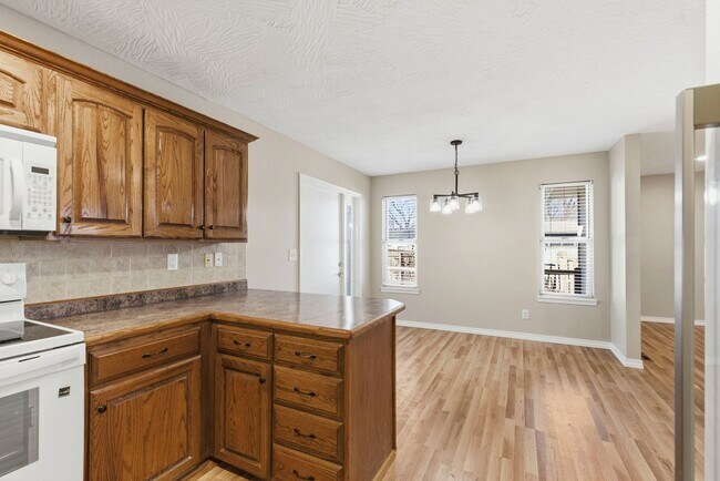 Building Photo - Updated home on large lot with GREAT SHOP!