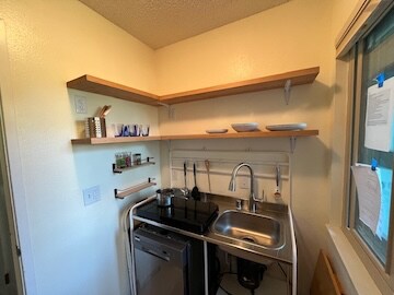 Building Photo - 1421 Elm Dr