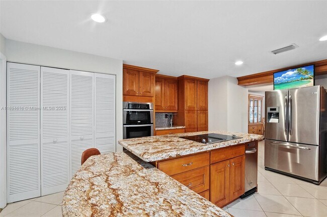 Building Photo - 9340 NW 48th Doral Terrace