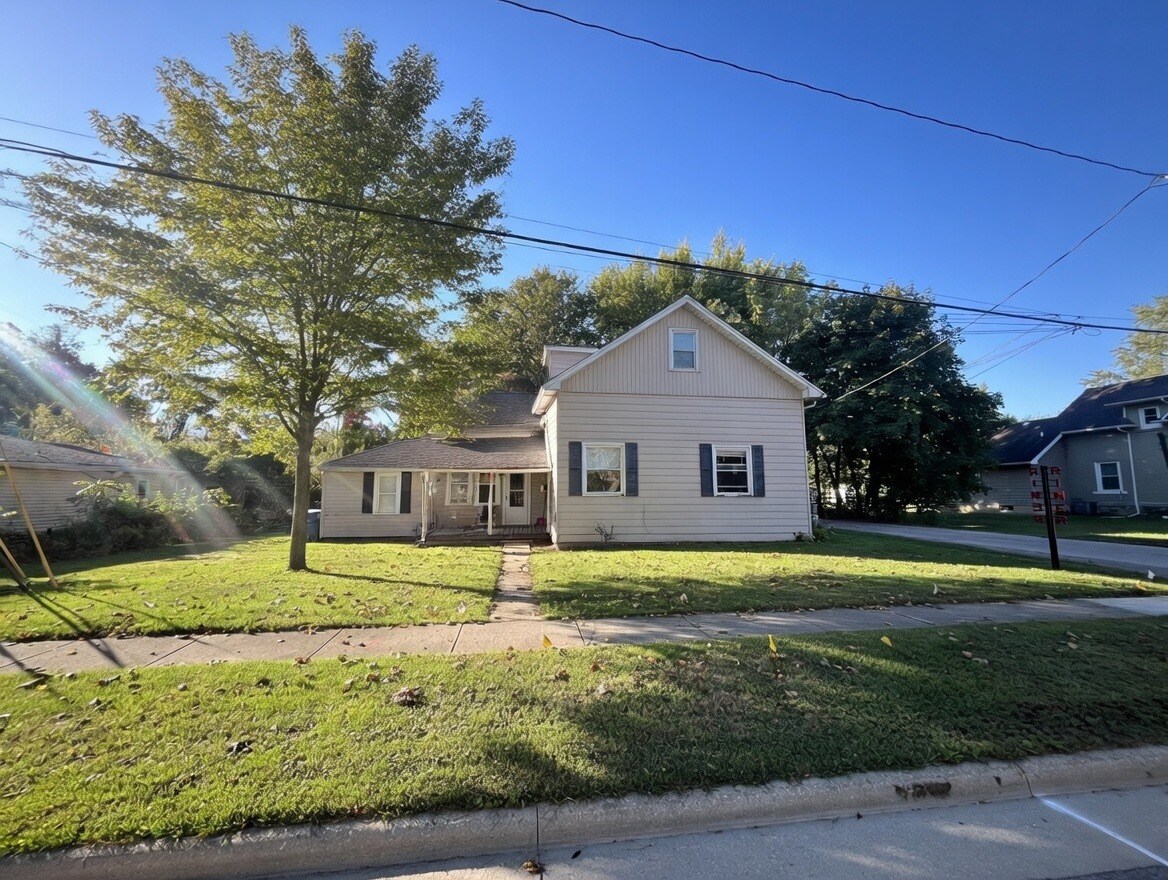 Building Photo - 913 Farnsworth Rd