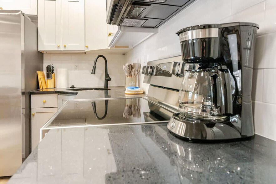 Building Photo - 1384 Ridge Ave