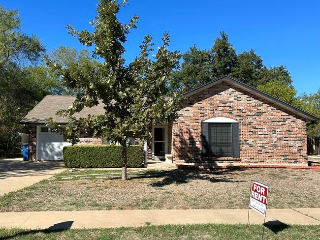 Primary Photo - 412 Thistlewood Dr