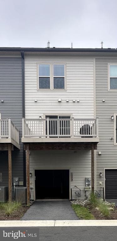 Building Photo - 1009 Rockwell Ave