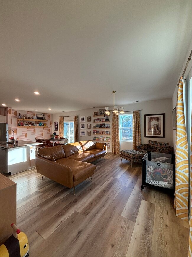 Building Photo - 523 Salty Pine Dr