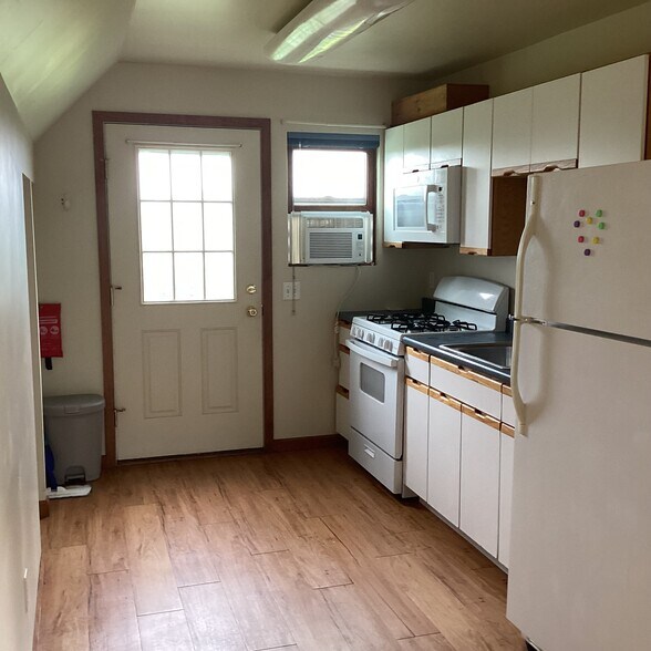 Building Photo - 263 Durfee Hill Rd