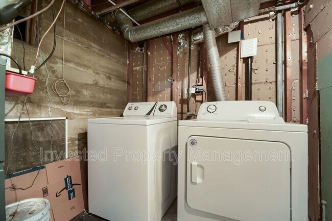 Building Photo - 785 Elm St