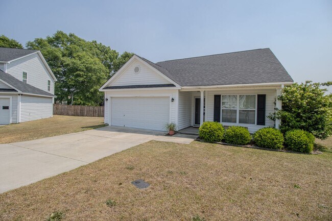 Building Photo - Spacious 3BR in Myers Creek – Fenced Yard, Workshop w/ Electricity & Bright Open Living!